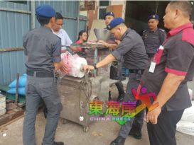 1批发商 1制面业者  被扣货品机器   （有视频）