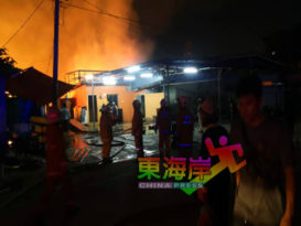 水压低影响救灾 一场火 9户失家园