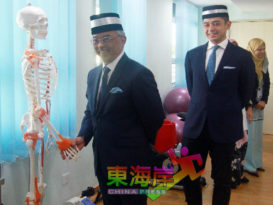 元首造访彭亨医药中心  称年少时有深厚感情