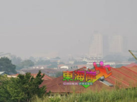 关丹指数最高．空气刺鼻焦味 烟霾又回来了！