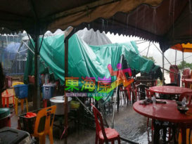 雨神也来神诞犒军  吹倒厨房帐蓬  善信逃避（有视频）