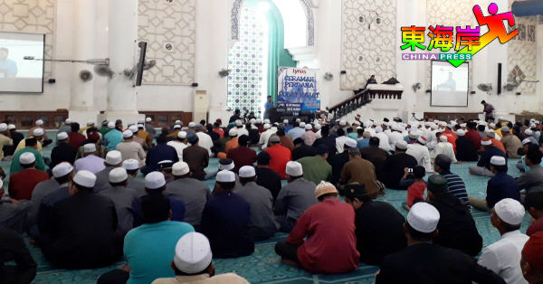 莱纳斯号召员工及支持者，在关丹市苏丹阿末沙第一清真寺，出席“诽谤”宗教讲座。
