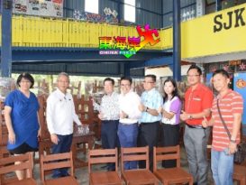 黄德贊助吉打里华校桌椅  再拨款2万提升设备