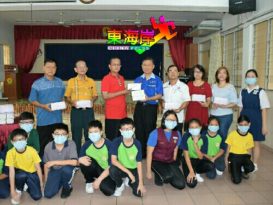 2董事长联合赞助  启文3校分发口罩
