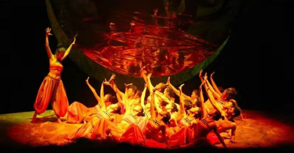 以钦州坭兴陶为题材的舞剧《窑变千彩》。