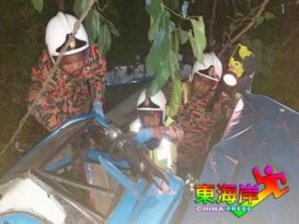 罗厘失控撞路旁  受伤司机被夹