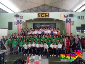 体验朴素乡区见识多元文化港学生团 访微小（双溪都亚华校）