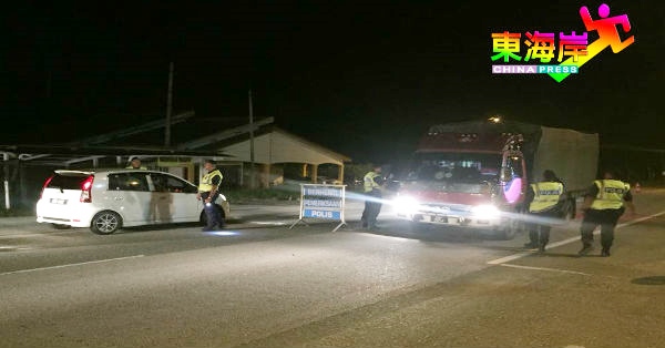 彭亨州警方“佳节联合行动”期间，共检查2145辆交通工具。
