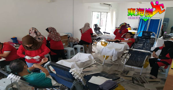 人民公正党阿益布爹支部举办首届捐血运动。