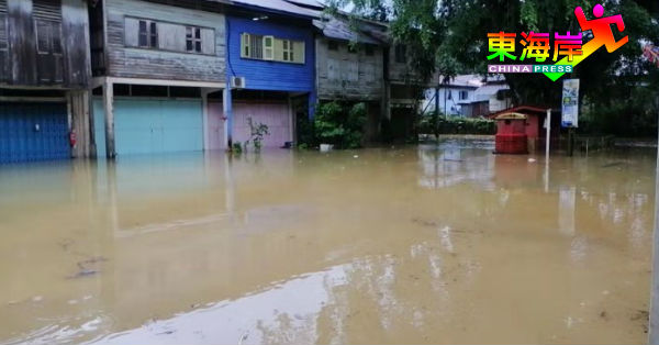 第二波洪水来袭，林明山镇“水汪汪”。
