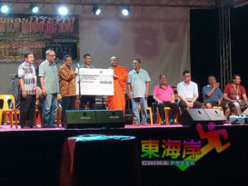 甘榜达南 Wat Chonprachumthat佛寺 筹10万    后巷铺沥青