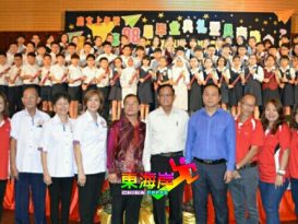 『启文上午校毕业典礼』何启文：华淡小学爪夷书法  冀交由董事部主导　