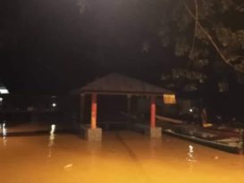 而连突河水达警戒水平 低洼区甘榜淹水了