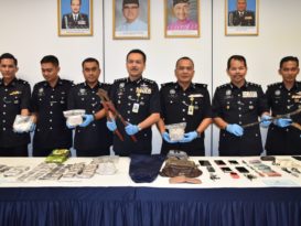 4宗入室抢劫案破案 警方逮捕4名嫌犯（有视频）