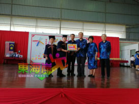 升学后远离恶习 学生勿放弃报读华文