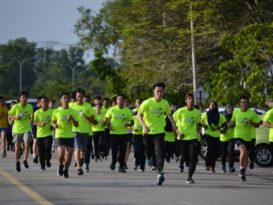 为下月冬至晚宴暖身 彭大“咚慈”冬至义跑
