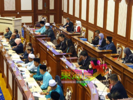 伊党议员与国阵座位并排  暗喻伊党已与国阵一体？