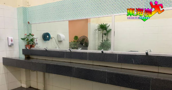 关丹市议会预计明年获得拨款后，会展开关丹巴士总站厕所维修工作。