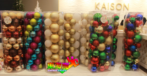 依扎蒂：基于装饰球及圣诞礼物纸的价钱不高，因此是目前最畅销的圣诞装饰品。