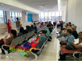 最后一天 更新商业执照关丹市会大厦现人潮