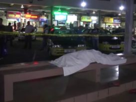 躺长石凳口吐白沫  老翁猝死巴士站