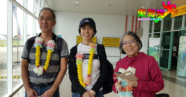 程国胜（左起）、钟宝珠及马业仙，对成为首批访彭旅客，感到开心。