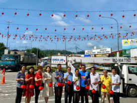 林广有：3000大红灯笼  高挂  双溪仁新村