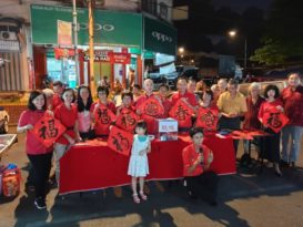 淡属客青团“福送万家” 夜市挥毫 赠民众字帖（有视频）