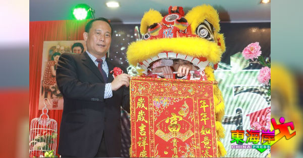 醒狮为关丹明辉发展有限公司成立50周年献上祝福。