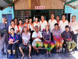 劳勿广西会馆 访老人院派红包