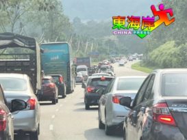 年初二车辆多   文冬劳勿路堵塞6英里