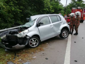 房车撞轿车 2死3伤