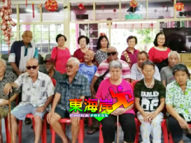 文冬真佛宗文雅堂  访老人院长者派红包