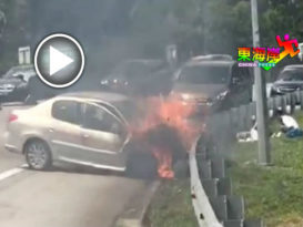 加叻大道 轿车撞防护栏着火 　