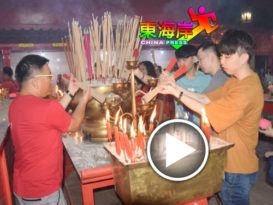 人潮胜往年庙宇补神料  行情差 香火更旺