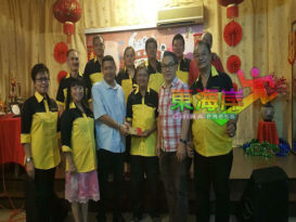 丹金银歌咏队新春聚餐  邀友会参与交流