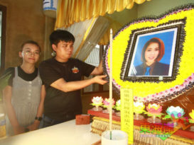 轿车失控撞罗厘 关丹女歌星车祸死