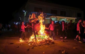 丹唐人坡镇兴宫 阔别逾30年 再办游神 人潮涌现（有视频）
