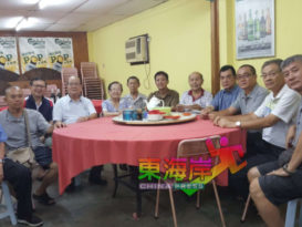 美橙园后巷规划泊车位 居协会促哥市议会取消