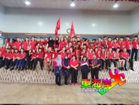 立卑中华中学运动会红组夺得全场总冠军