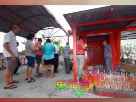纸宝肥猪肉鸡蛋 祭白虎 惊蛰日打小人人潮增