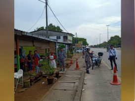 道路成“私人泊车位”   关丹市议会执法组交警联手