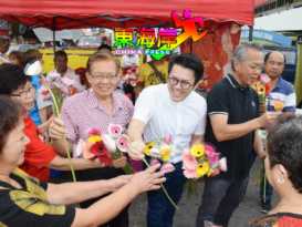 国际三八妇女节送花  文冬行动党献温情