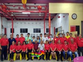 甘马挽永安宫     颁中学华文科优秀奖励金