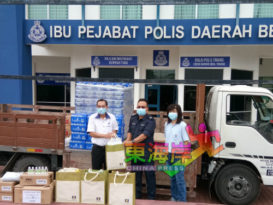 马华送温暖表敬意 赠百乐警区防疫用品