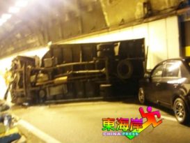 罗厘隧道內翻覆 车龙4.3公里