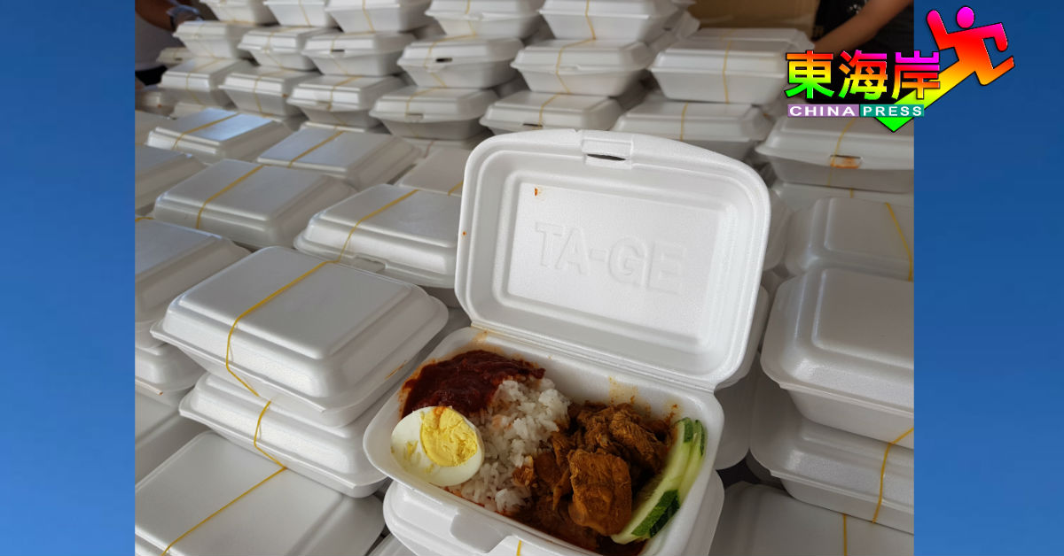 关丹华团“一日一盒饭”首日菜肴是“咖哩鸡饭”。