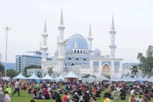 彭州宗教师建议    斋戒月夜间祈祷照跑