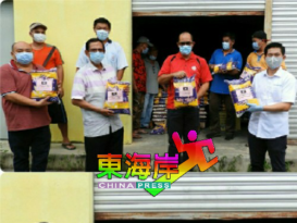 文冬马华▪︎廖中莱获贊助  二千包白米派弱势贫户