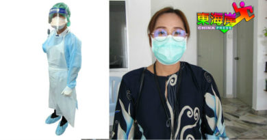 医护人员穿防疫服   每换一次耗半小时